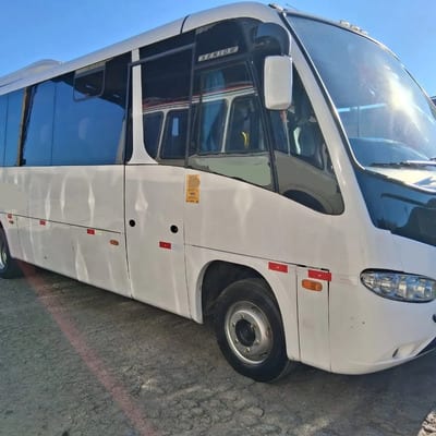 Micro-ônibus de até 30 lugares da Lopes Tur